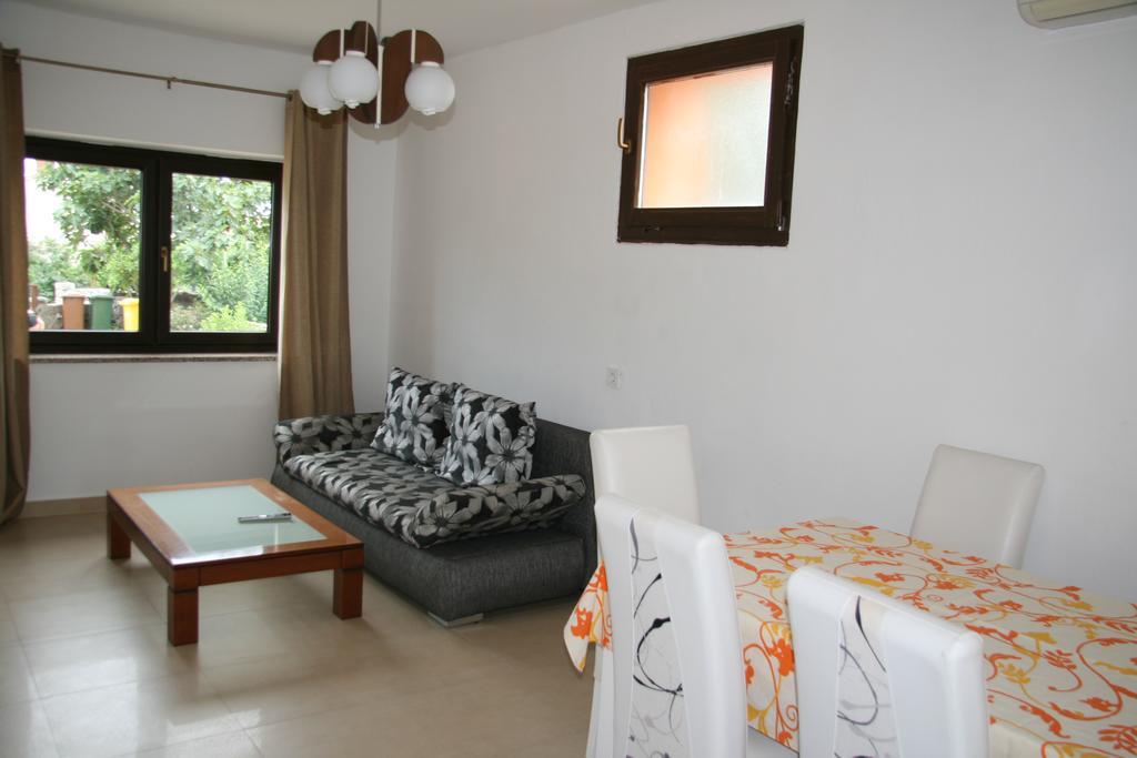 קרק Apartments Karabaic Krk מראה חיצוני תמונה