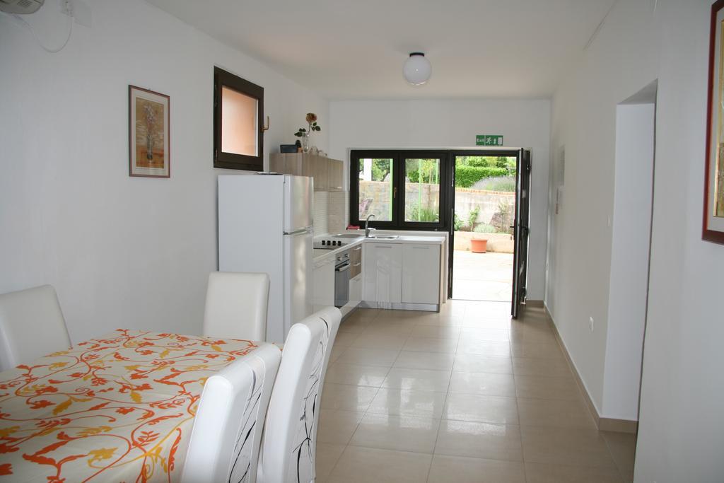 קרק Apartments Karabaic Krk מראה חיצוני תמונה