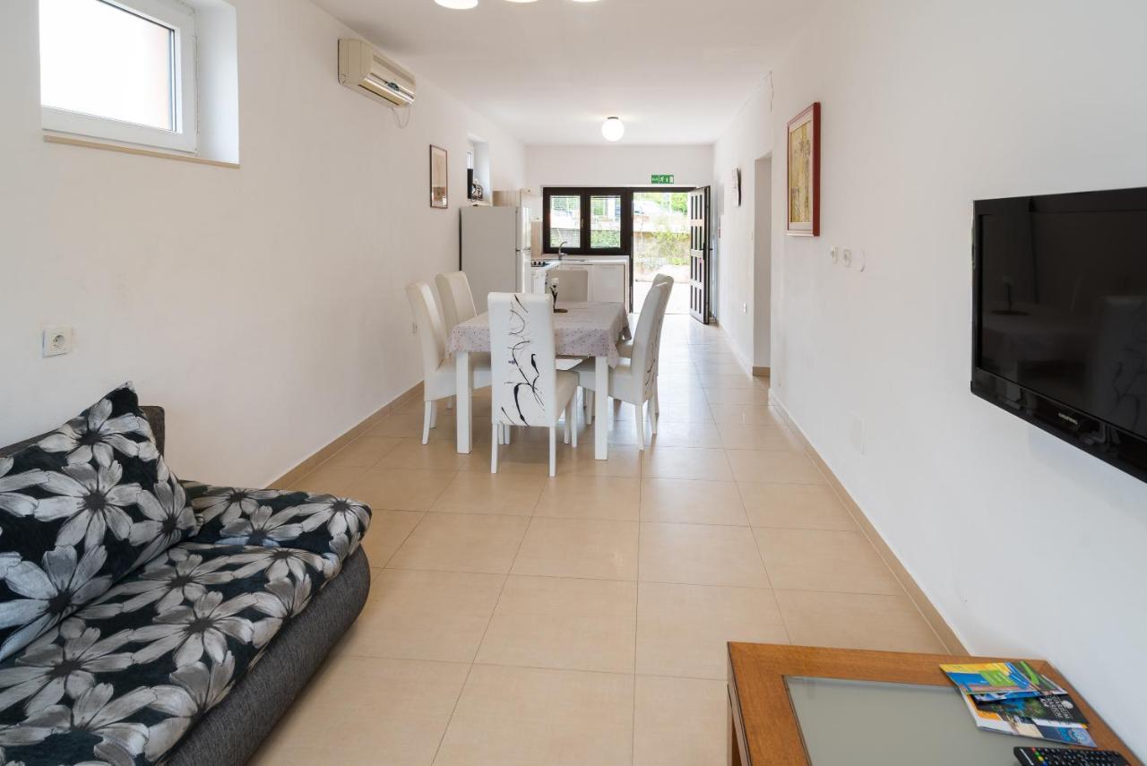 קרק Apartments Karabaic Krk מראה חיצוני תמונה